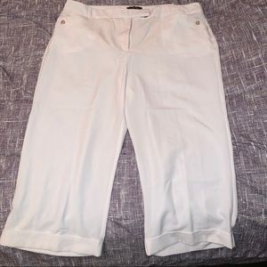 Women’s Plus-Sized White Capri Pants